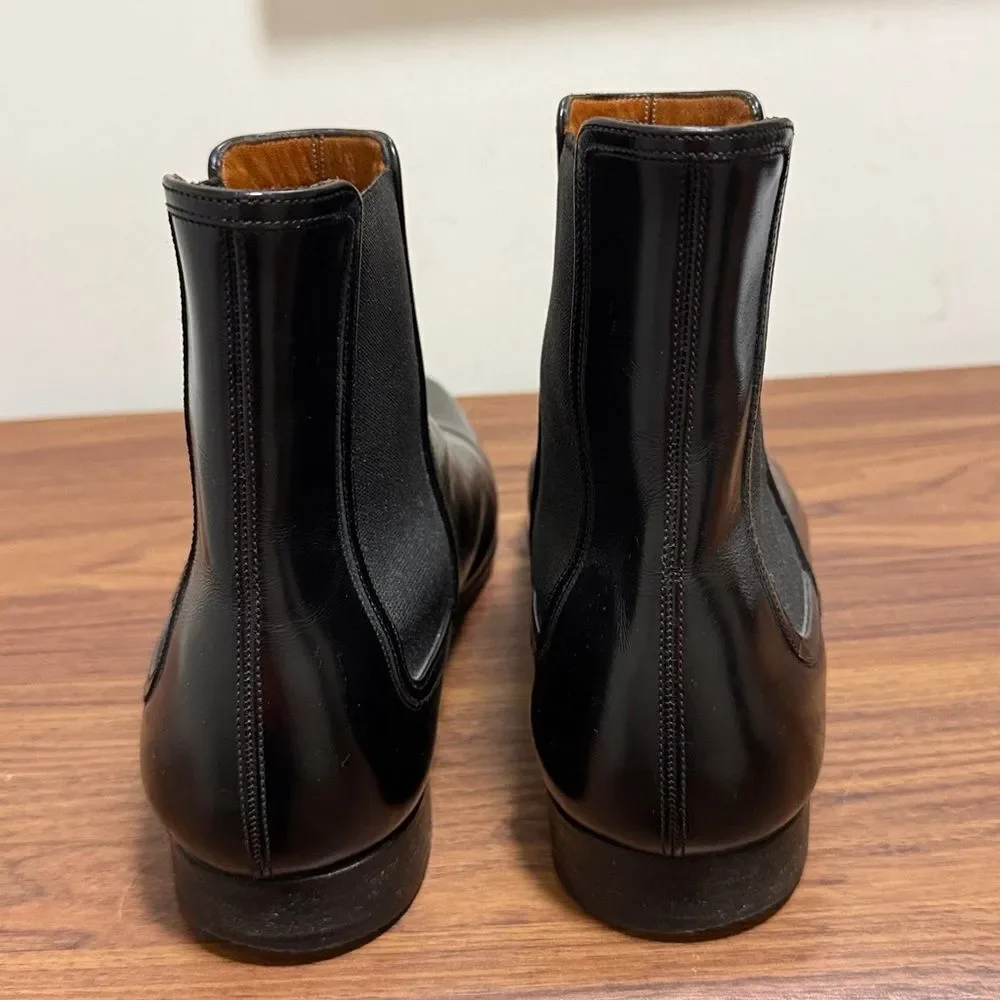 Valentino Garavani Black Polished Calfskin Leather Mens Chelsea Boot. IT 45